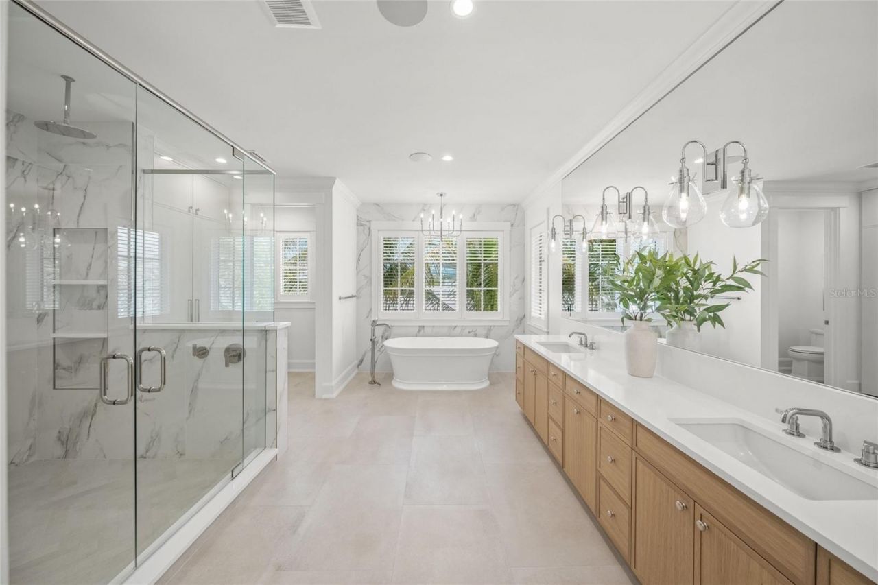 619 Key Royale Drive, Holmes Beach, FL 34217 Photo