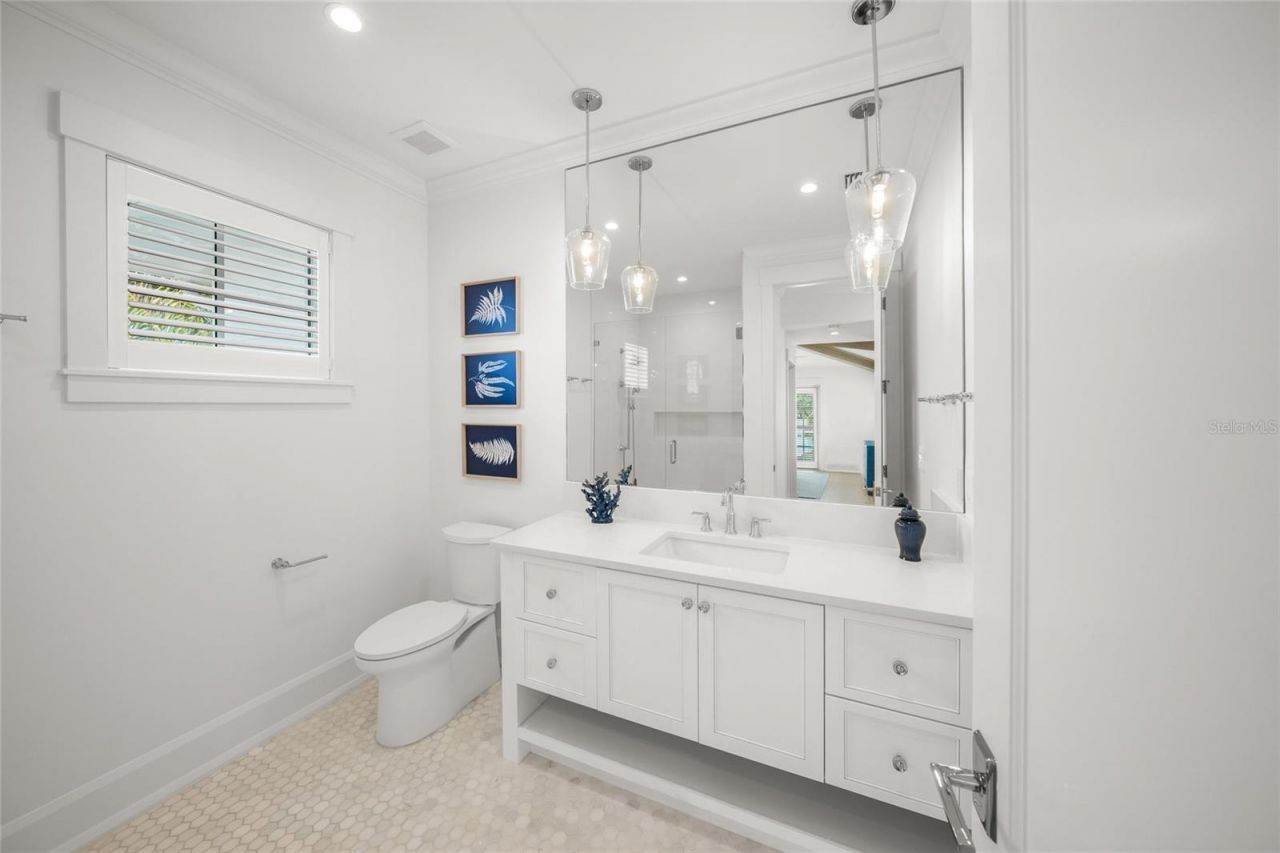 619 Key Royale Drive, Holmes Beach, FL 34217 Photo