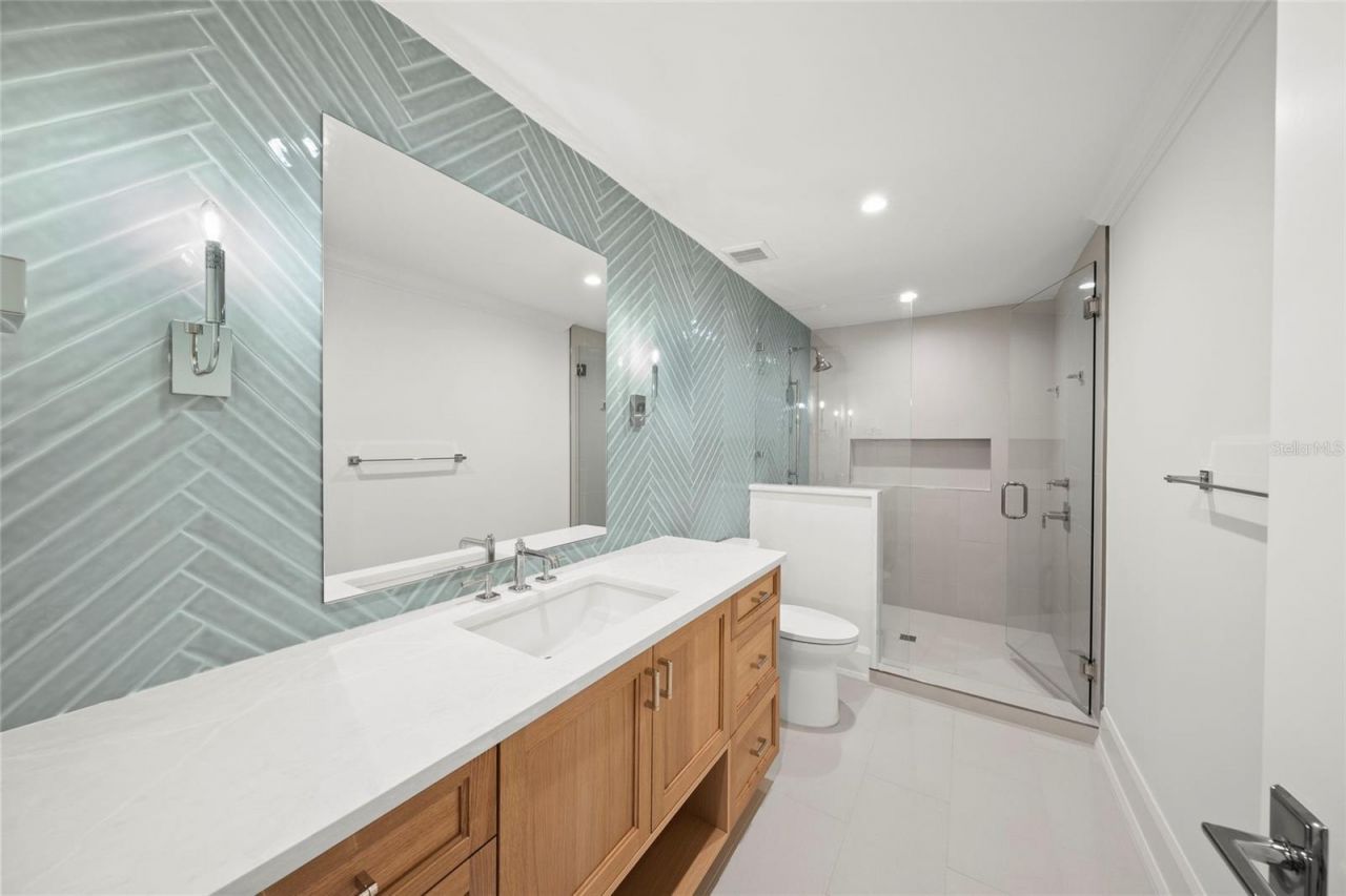 619 Key Royale Drive, Holmes Beach, FL 34217 Photo