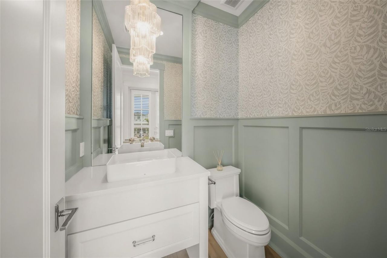 619 Key Royale Drive, Holmes Beach, FL 34217 Photo