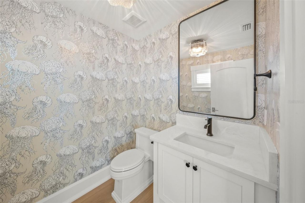 619 Key Royale Drive, Holmes Beach, FL 34217 Photo