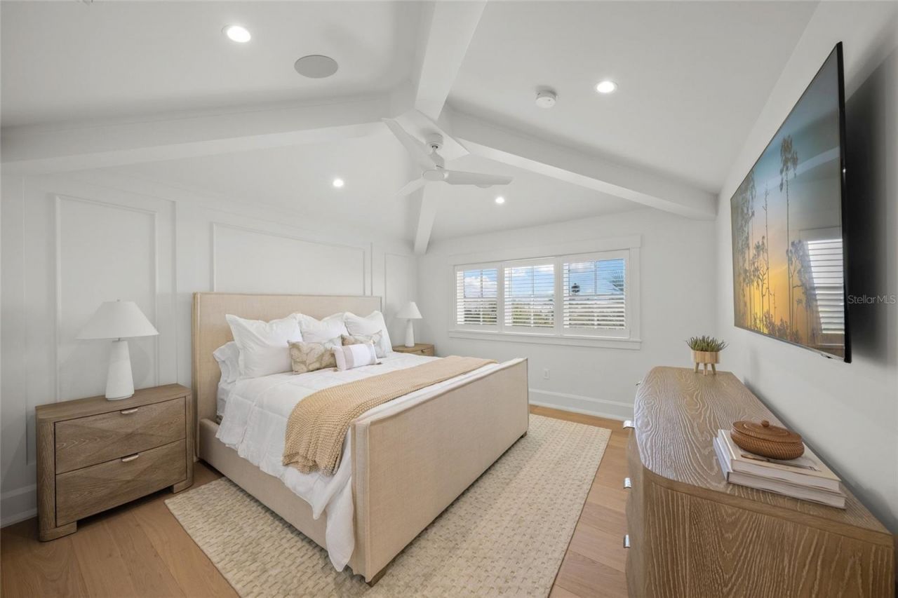 619 Key Royale Drive, Holmes Beach, FL 34217 Photo