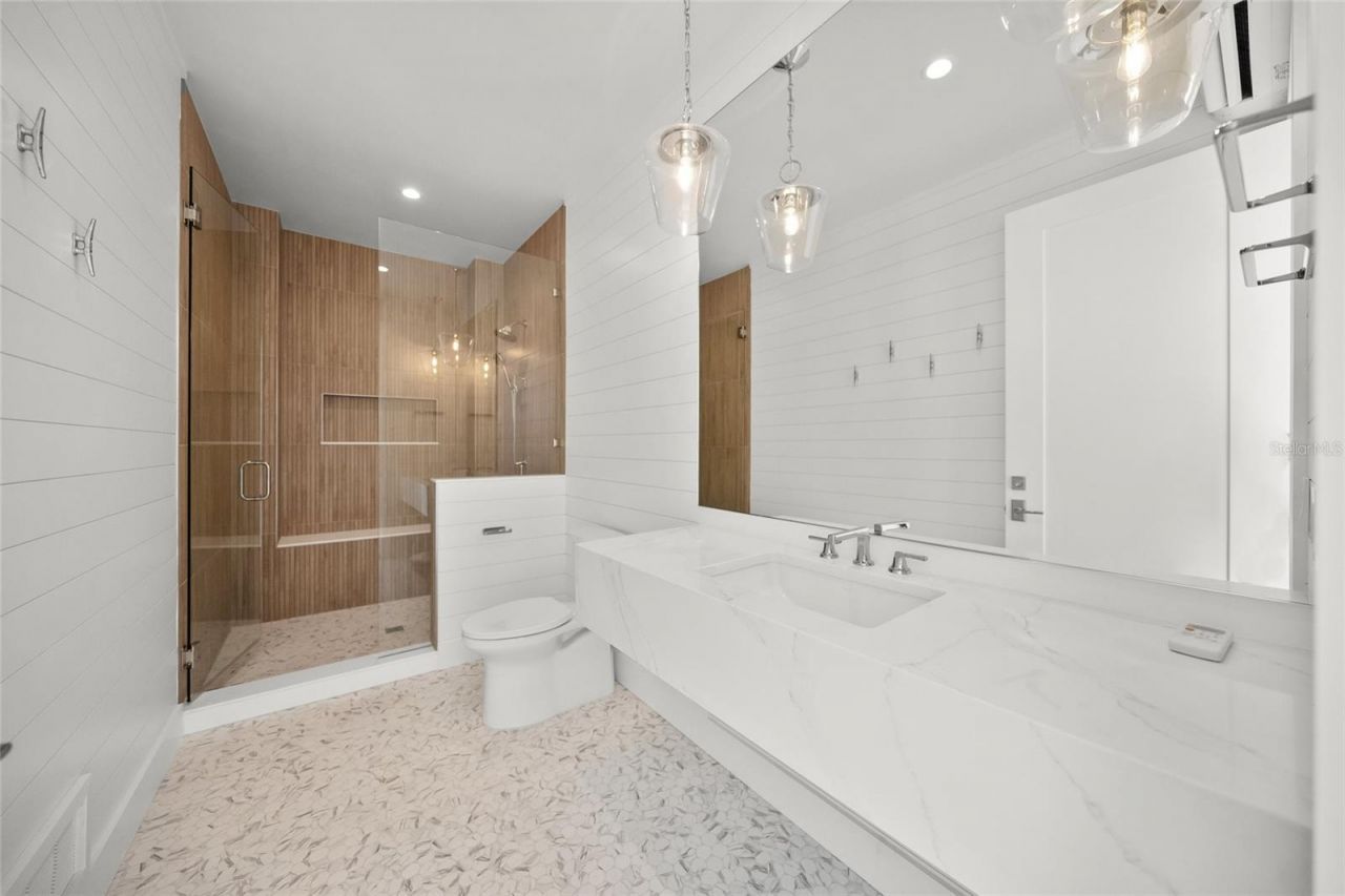 619 Key Royale Drive, Holmes Beach, FL 34217 Photo