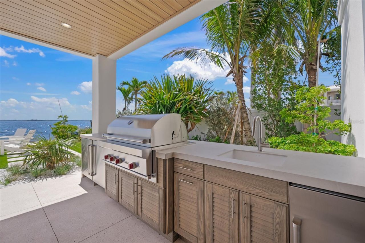 619 Key Royale Drive, Holmes Beach, FL 34217 Photo