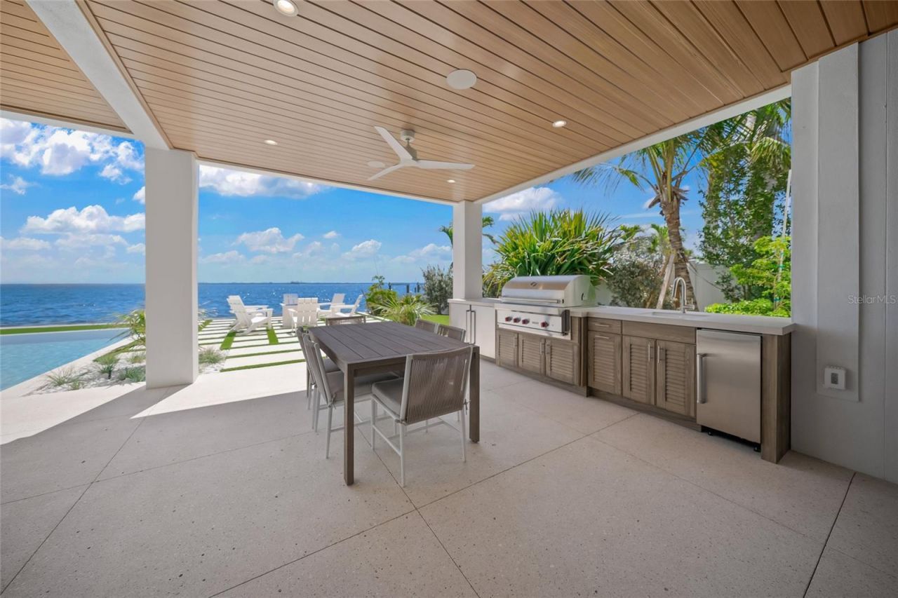 619 Key Royale Drive, Holmes Beach, FL 34217 Photo