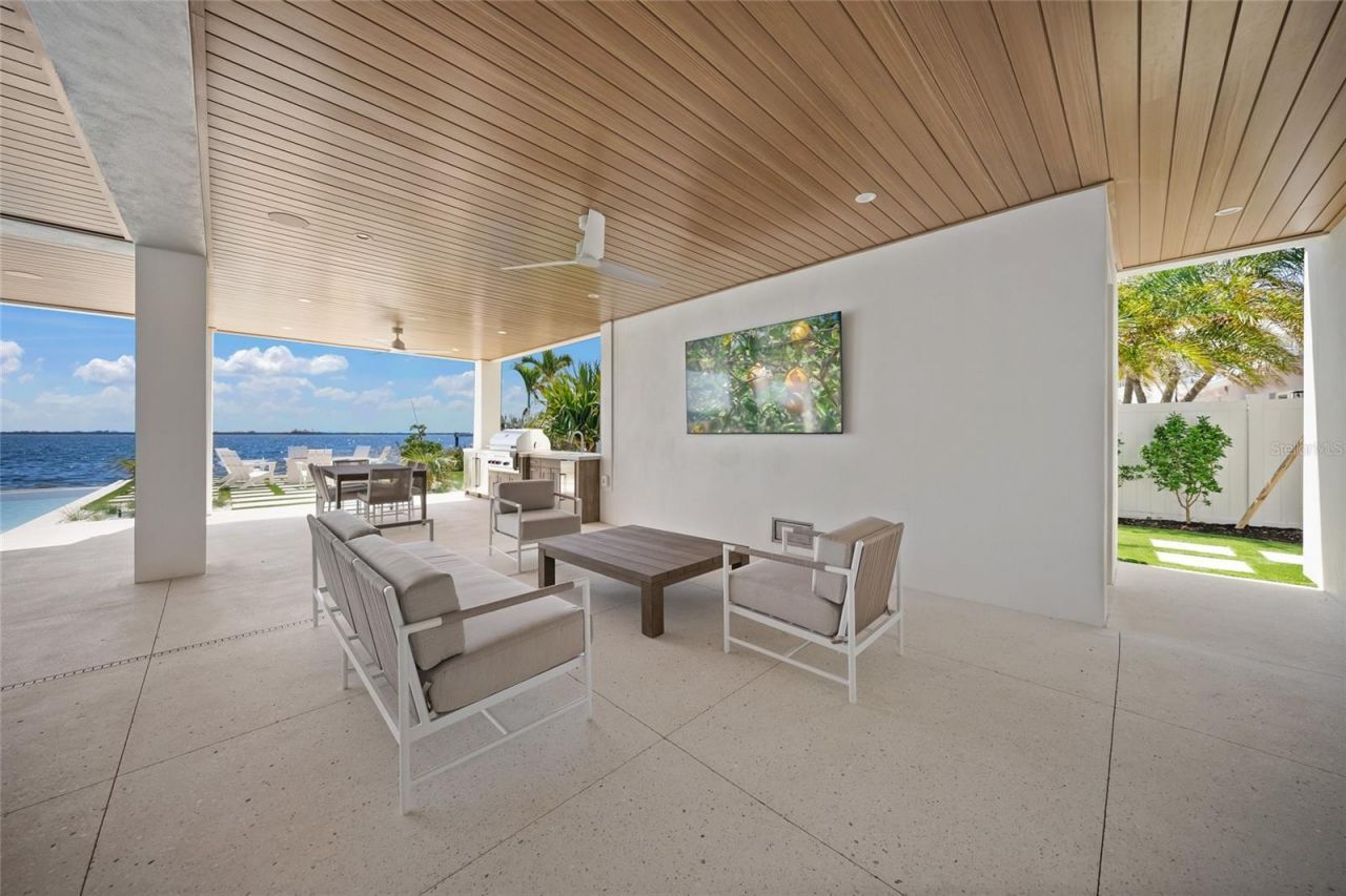 619 Key Royale Drive, Holmes Beach, FL 34217 Photo