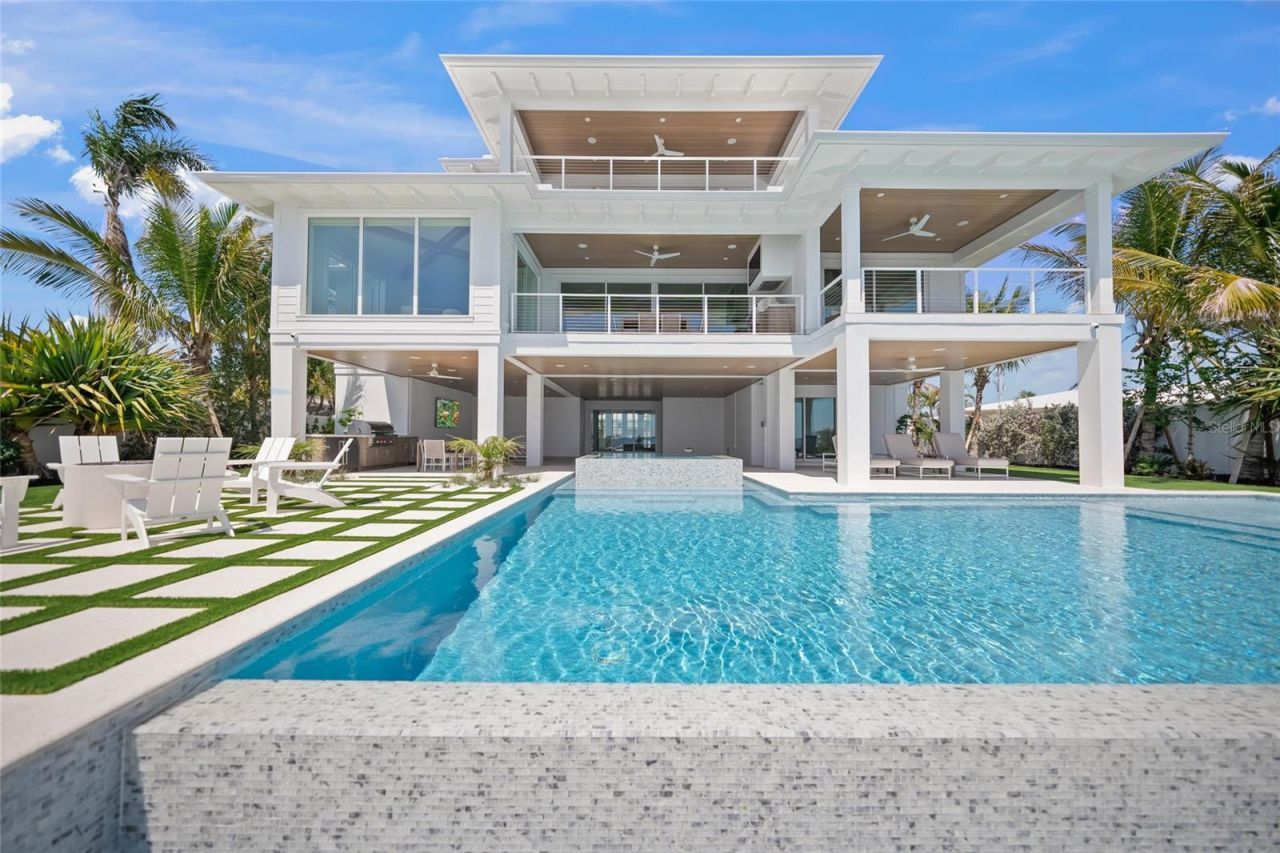 619 Key Royale Drive, Holmes Beach, FL 34217 Photo