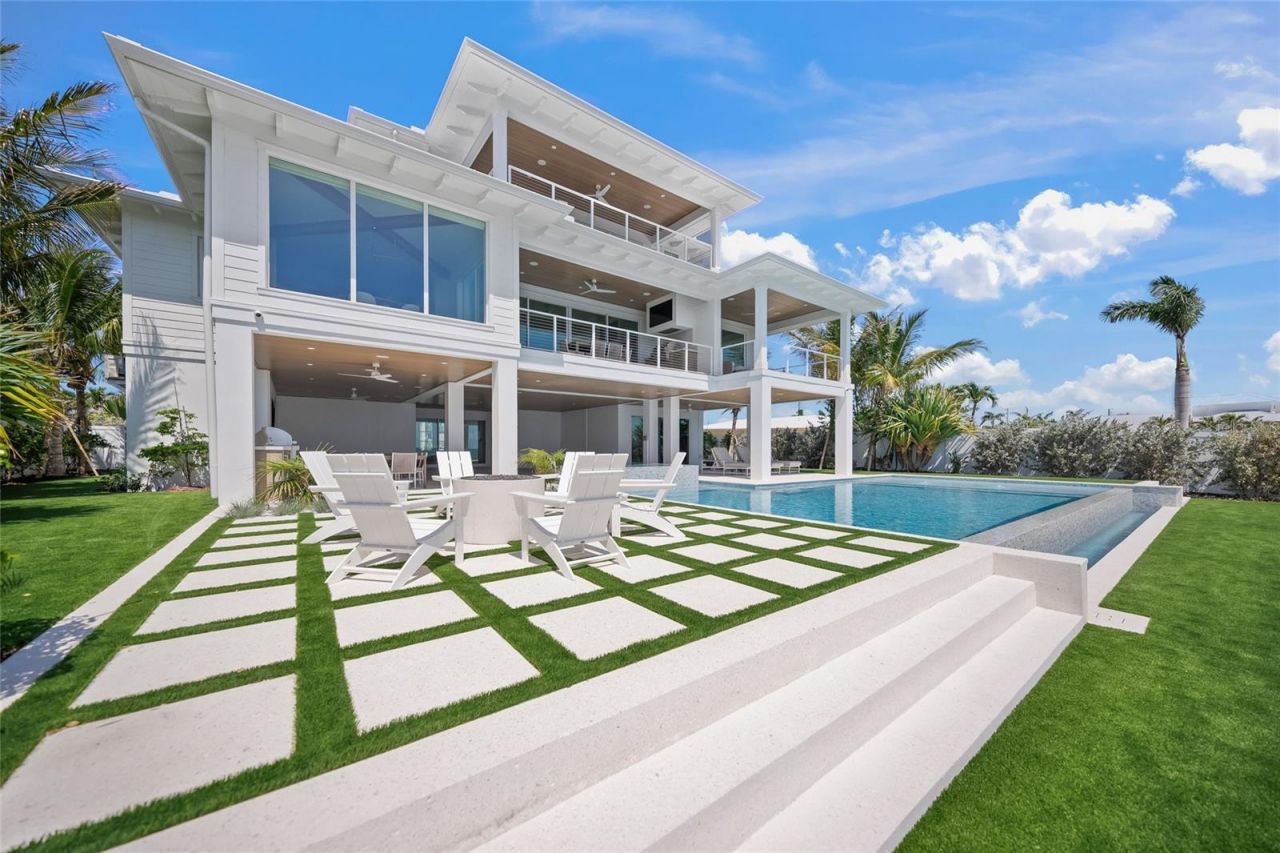 619 Key Royale Drive, Holmes Beach, FL 34217 Photo