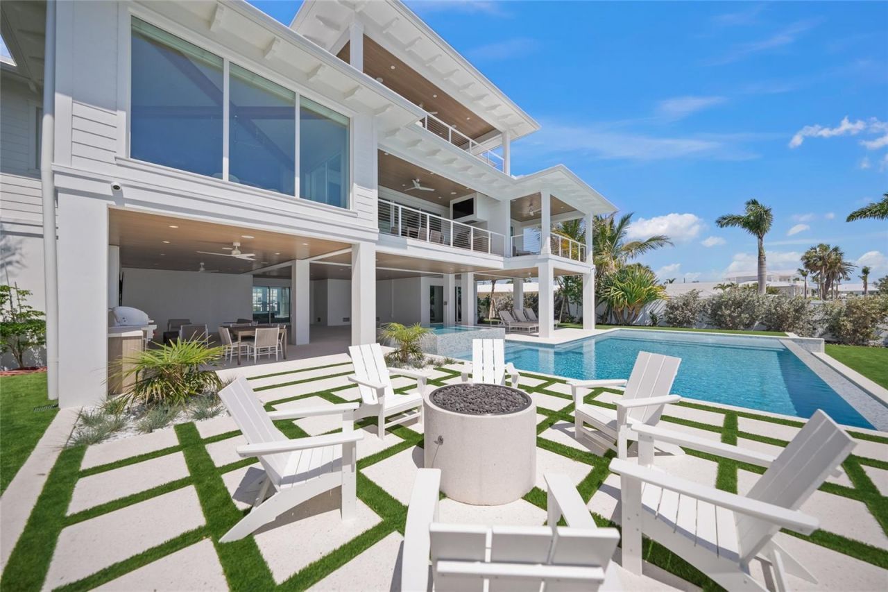 619 Key Royale Drive, Holmes Beach, FL 34217 Photo