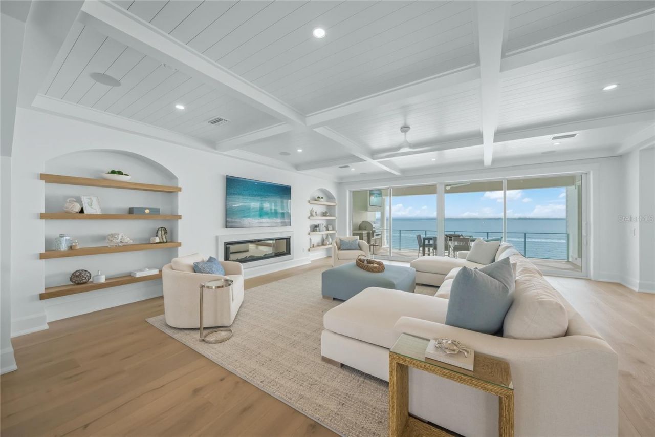 619 Key Royale Drive, Holmes Beach, FL 34217 Photo