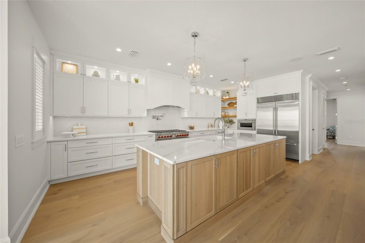 619 Key Royale Drive, Holmes Beach, FL 34217 Photo