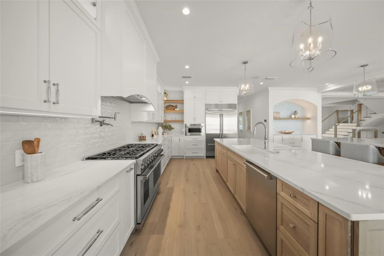 619 Key Royale Drive, Holmes Beach, FL 34217 Photo