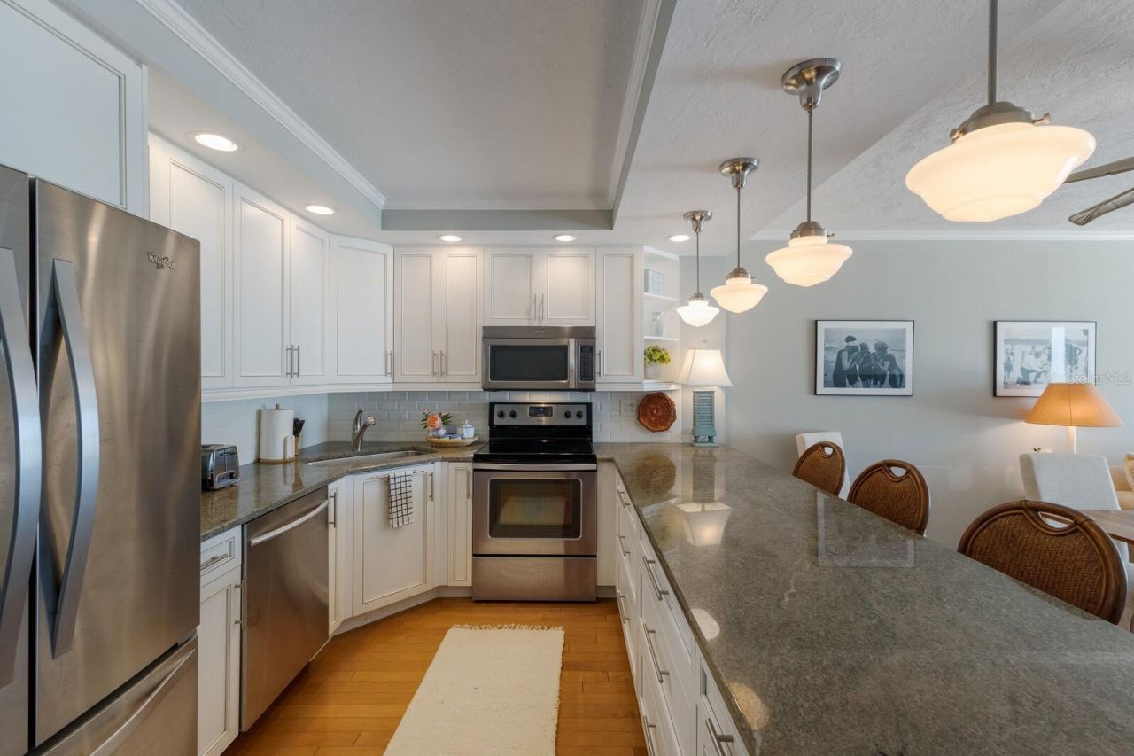 5300 Gulf Drive, Unit 204, Holmes Beach, FL 34217 Photo