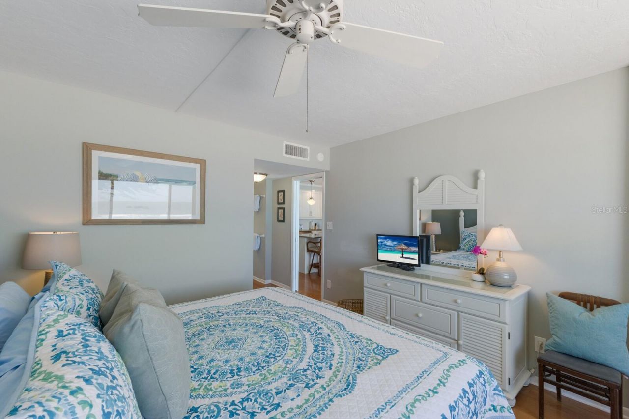 5300 Gulf Drive, Unit 204, Holmes Beach, FL 34217 Photo