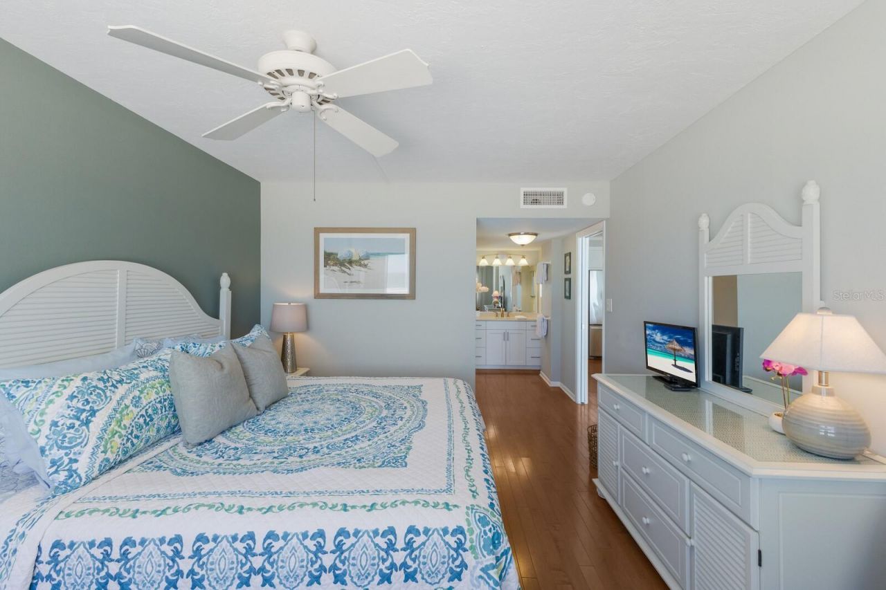 5300 Gulf Drive, Unit 204, Holmes Beach, FL 34217 Photo