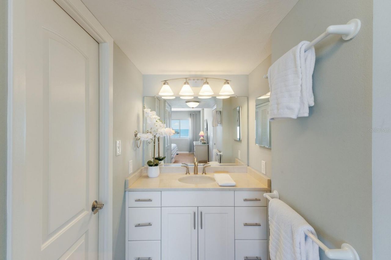 5300 Gulf Drive, Unit 204, Holmes Beach, FL 34217 Photo