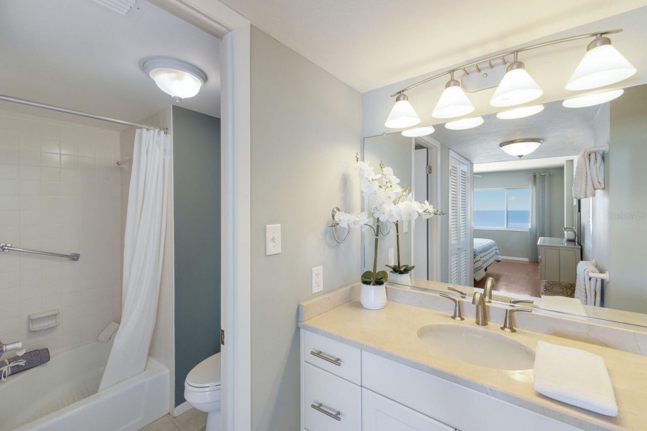 5300 Gulf Drive, Unit 204, Holmes Beach, FL 34217 Photo