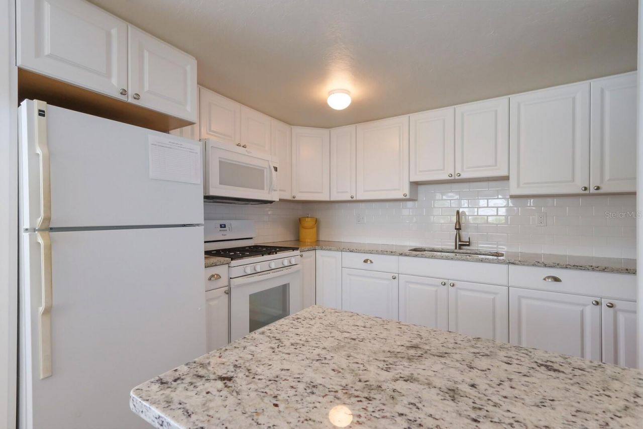 5300 Gulf Drive, Unit 204, Holmes Beach, FL 34217 Photo