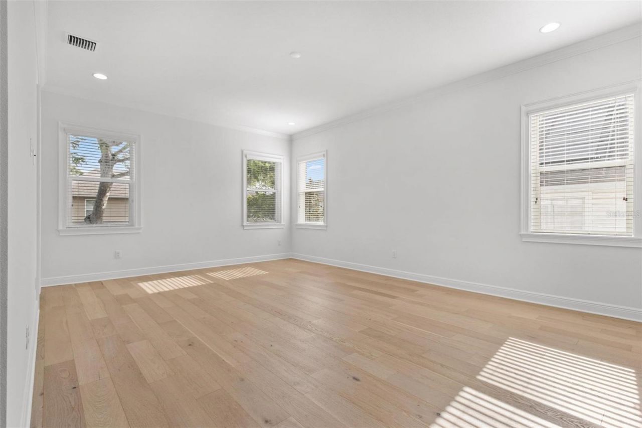 803 W Woodlawn Avenue, Tampa, FL 33603 Photo