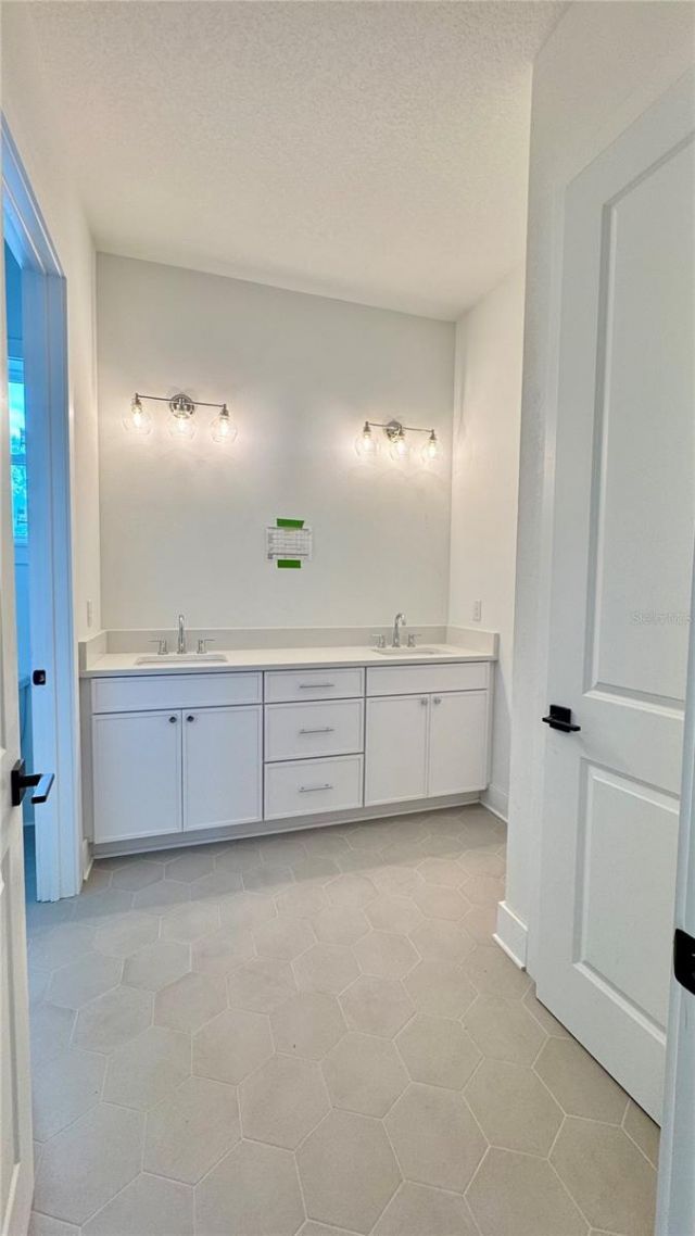 803 W Woodlawn Avenue, Tampa, FL 33603 Photo