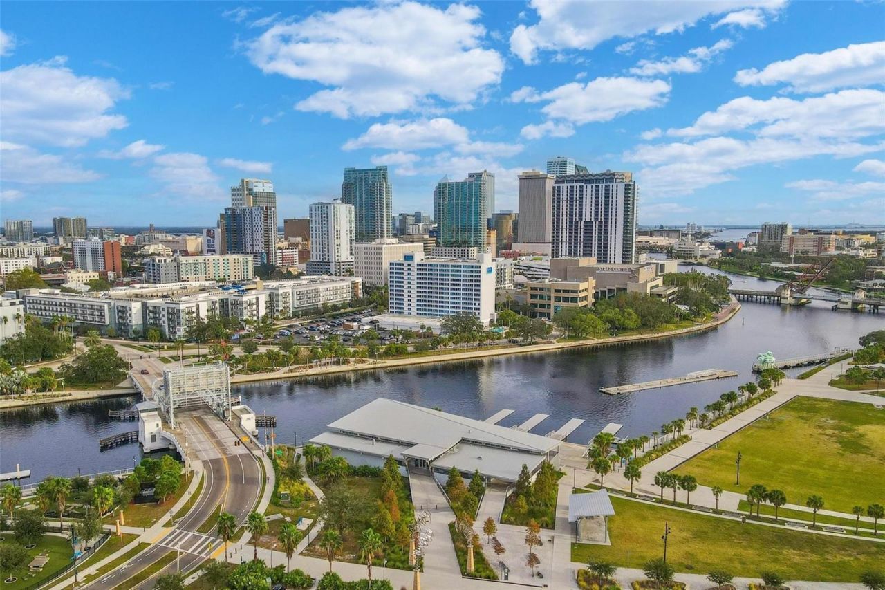 803 W Woodlawn Avenue, Tampa, FL 33603 Photo