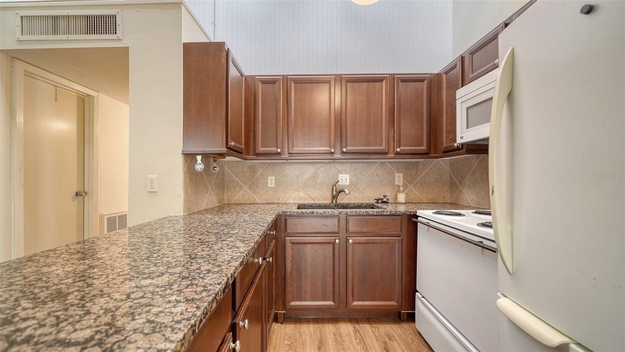 500 N Jefferson Avenue, Unit B-5, Sarasota, FL 34237 Photo