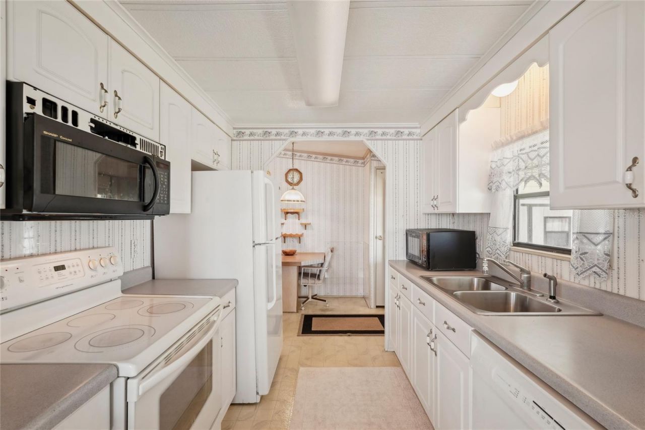 8906 31st Avenue E, Palmetto, FL 34221 Photo