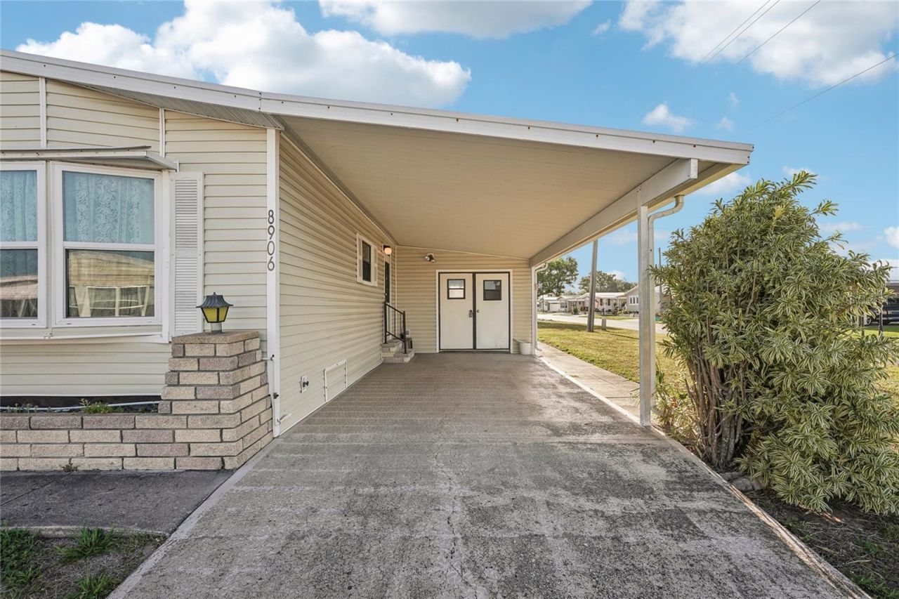 8906 31st Avenue E, Palmetto, FL 34221 Photo