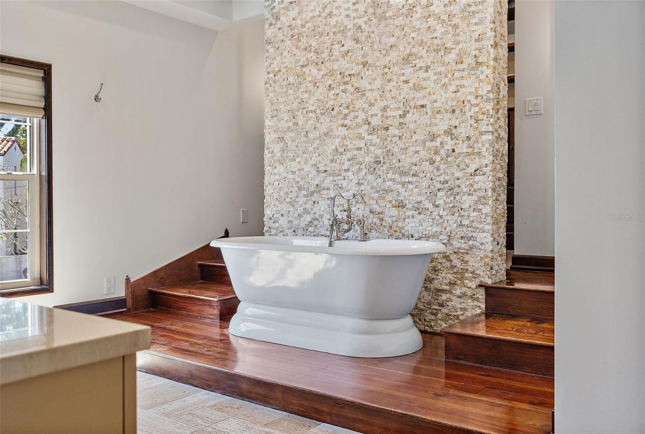 2320 Coffee Pot Boulevard Ne, Saint Petersburg, FL 33704 Photo