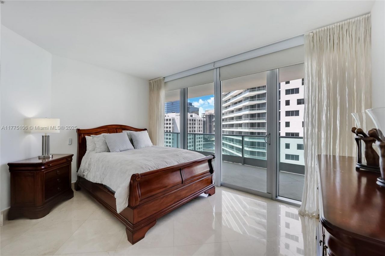 1331 Brickell Bay Dr, Unit 2605, Miami, FL 33131 Photo
