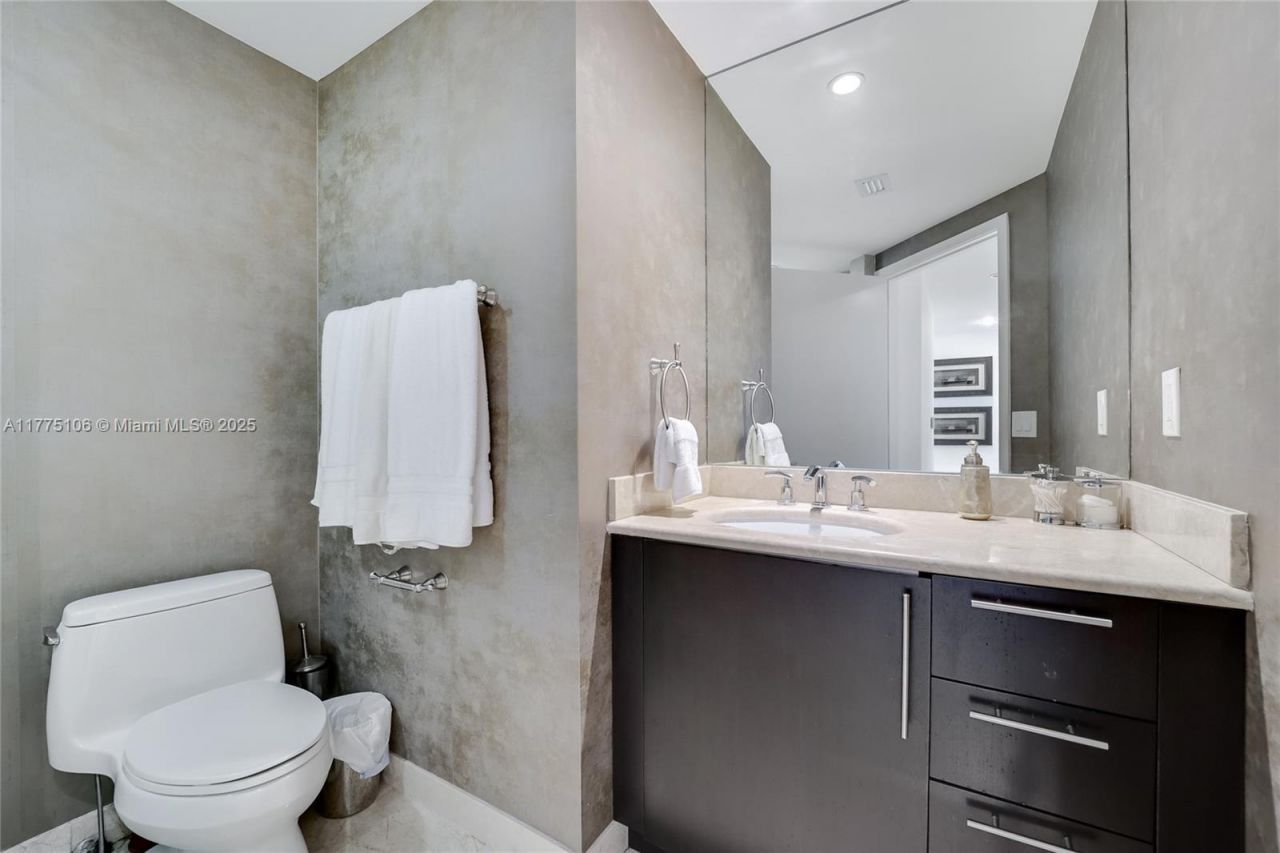 1331 Brickell Bay Dr, Unit 2605, Miami, FL 33131 Photo