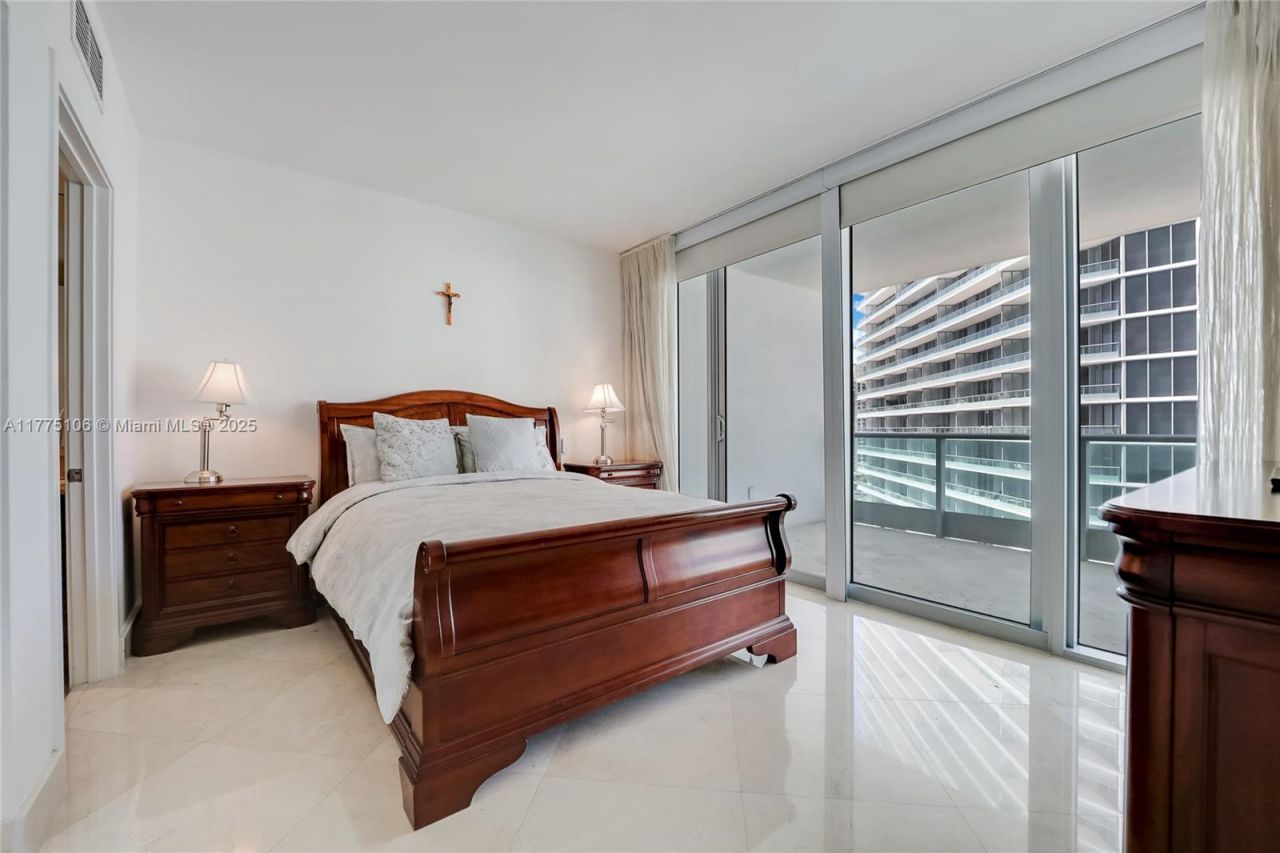 1331 Brickell Bay Dr, Unit 2605, Miami, FL 33131 Photo