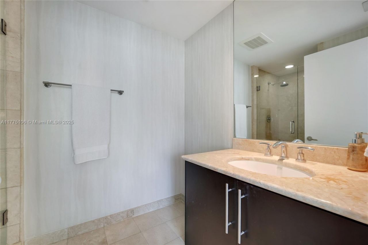 1331 Brickell Bay Dr, Unit 2605, Miami, FL 33131 Photo