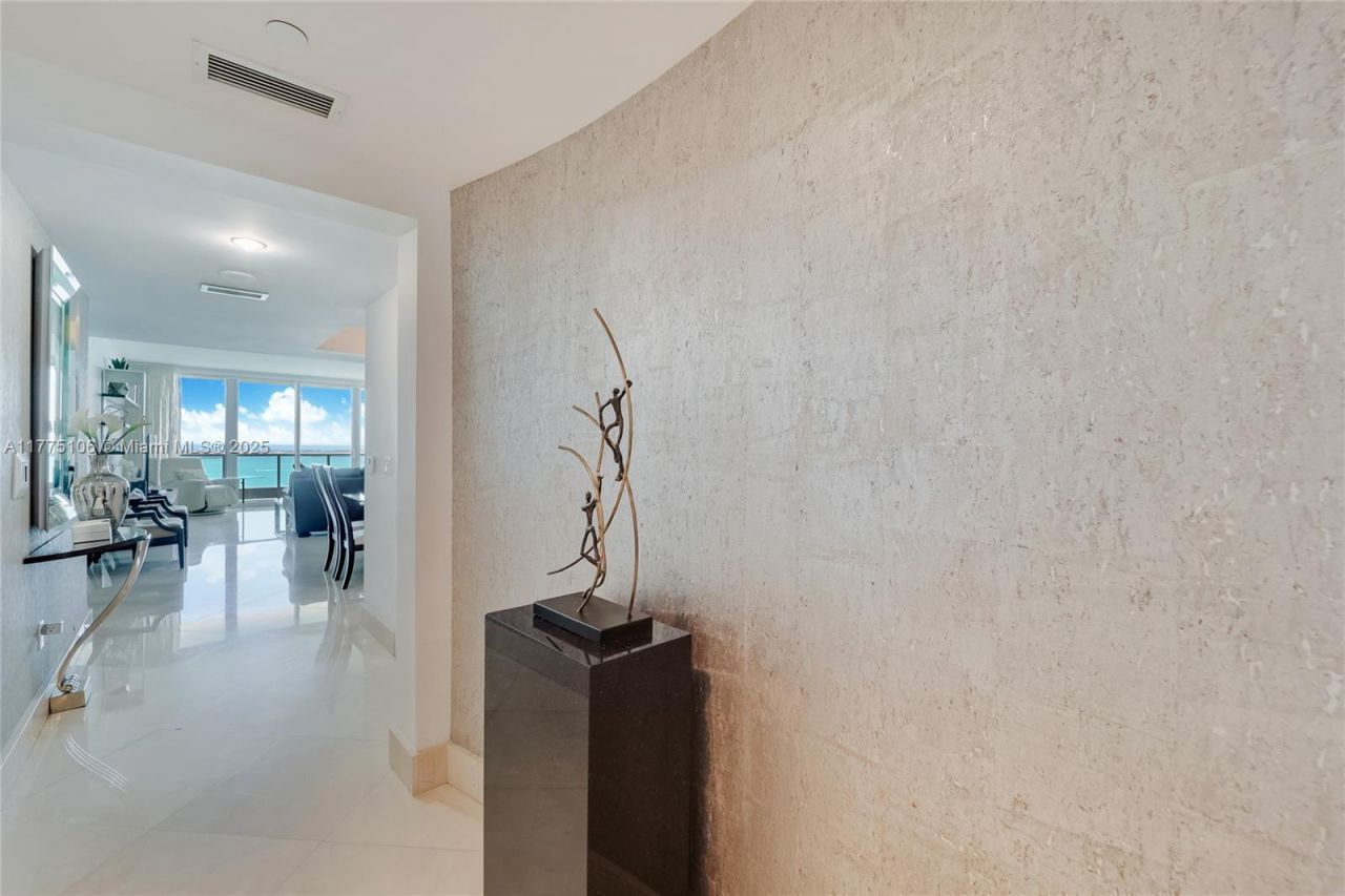 1331 Brickell Bay Dr, Unit 2605, Miami, FL 33131 Photo