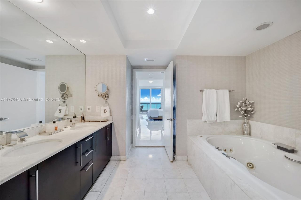 1331 Brickell Bay Dr, Unit 2605, Miami, FL 33131 Photo