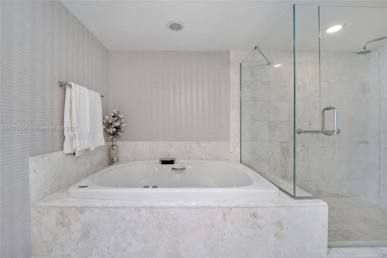 1331 Brickell Bay Dr, Unit 2605, Miami, FL 33131 Photo