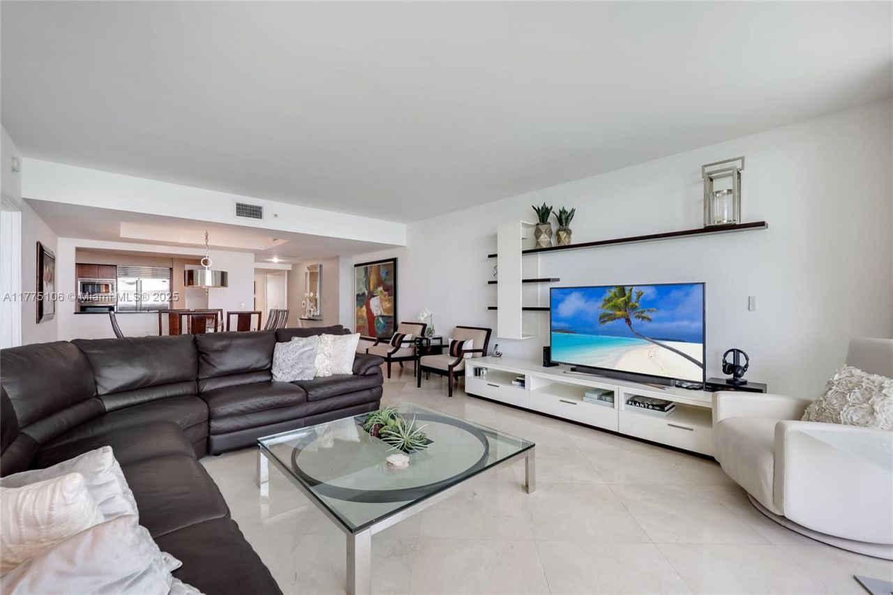 1331 Brickell Bay Dr, Unit 2605, Miami, FL 33131 Photo