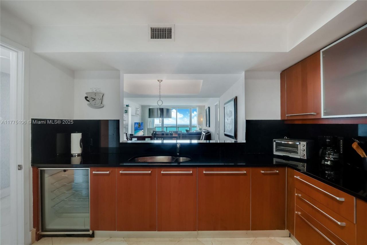 1331 Brickell Bay Dr, Unit 2605, Miami, FL 33131 Photo