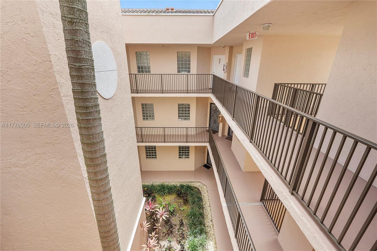 4101 E Coral Tree Cir, Unit 313, Coconut Creek, FL 33073 Photo