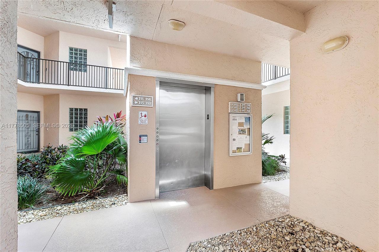 4101 E Coral Tree Cir, Unit 313, Coconut Creek, FL 33073 Photo