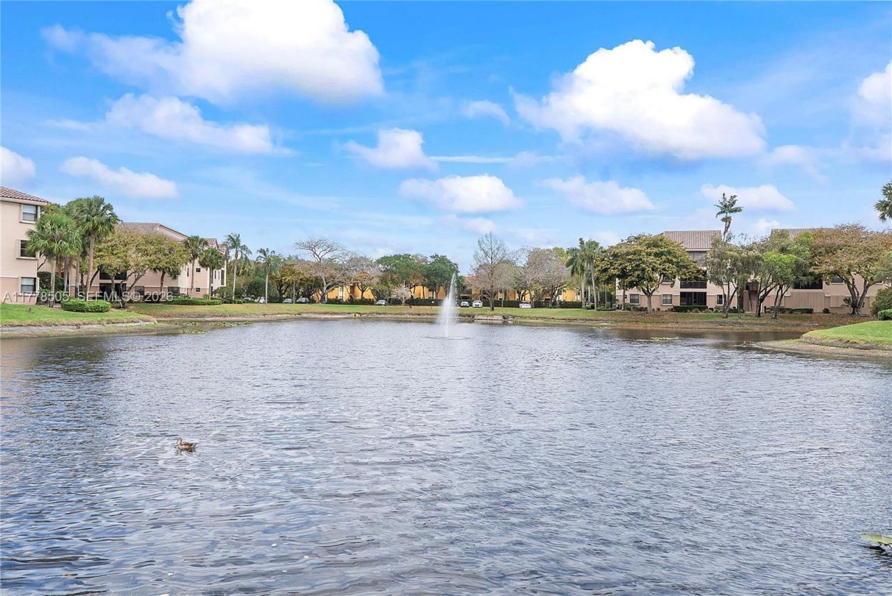 4101 E Coral Tree Cir, Unit 313, Coconut Creek, FL 33073 Photo