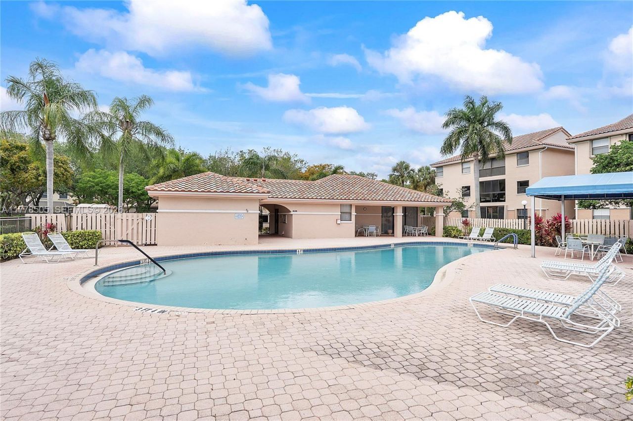 4101 E Coral Tree Cir, Unit 313, Coconut Creek, FL 33073 Photo