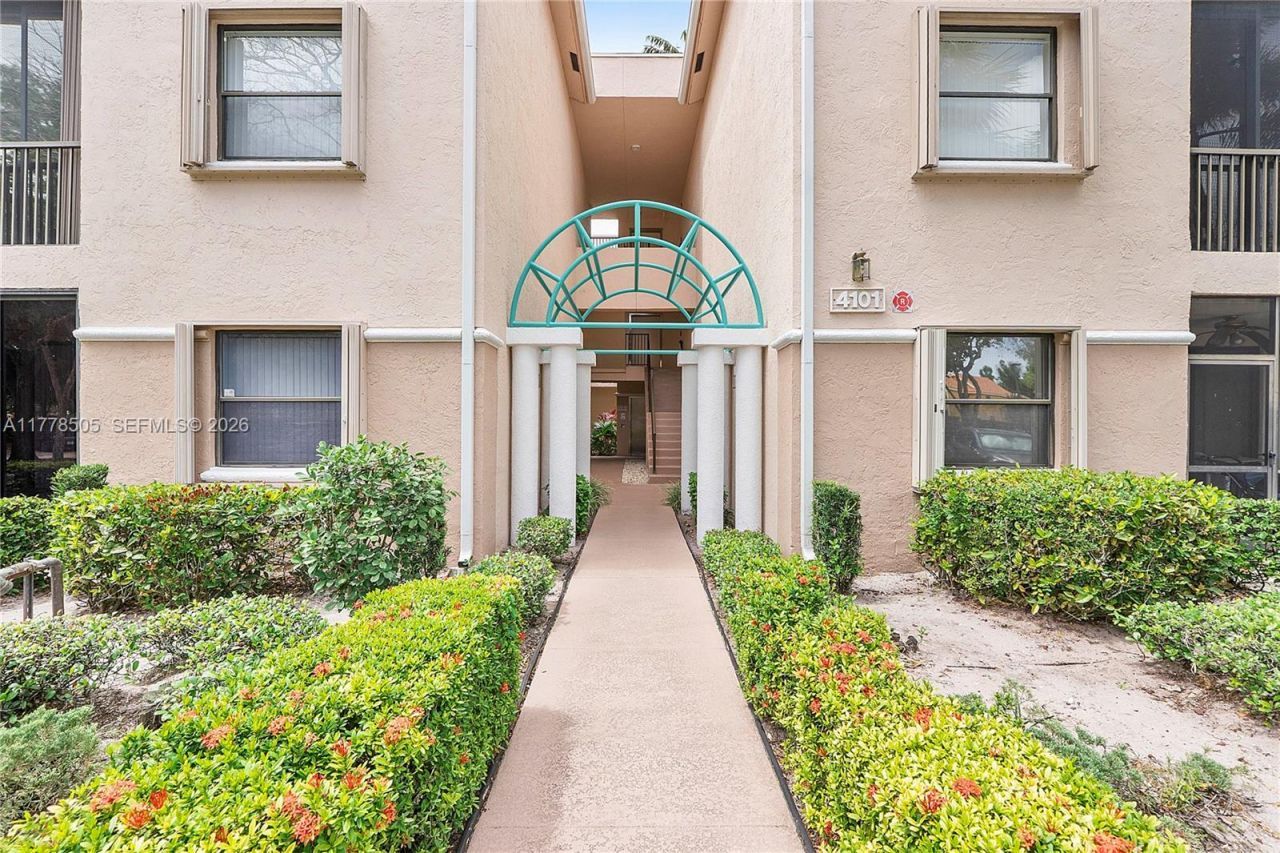 4101 E Coral Tree Cir, Unit 313, Coconut Creek, FL 33073 Photo
