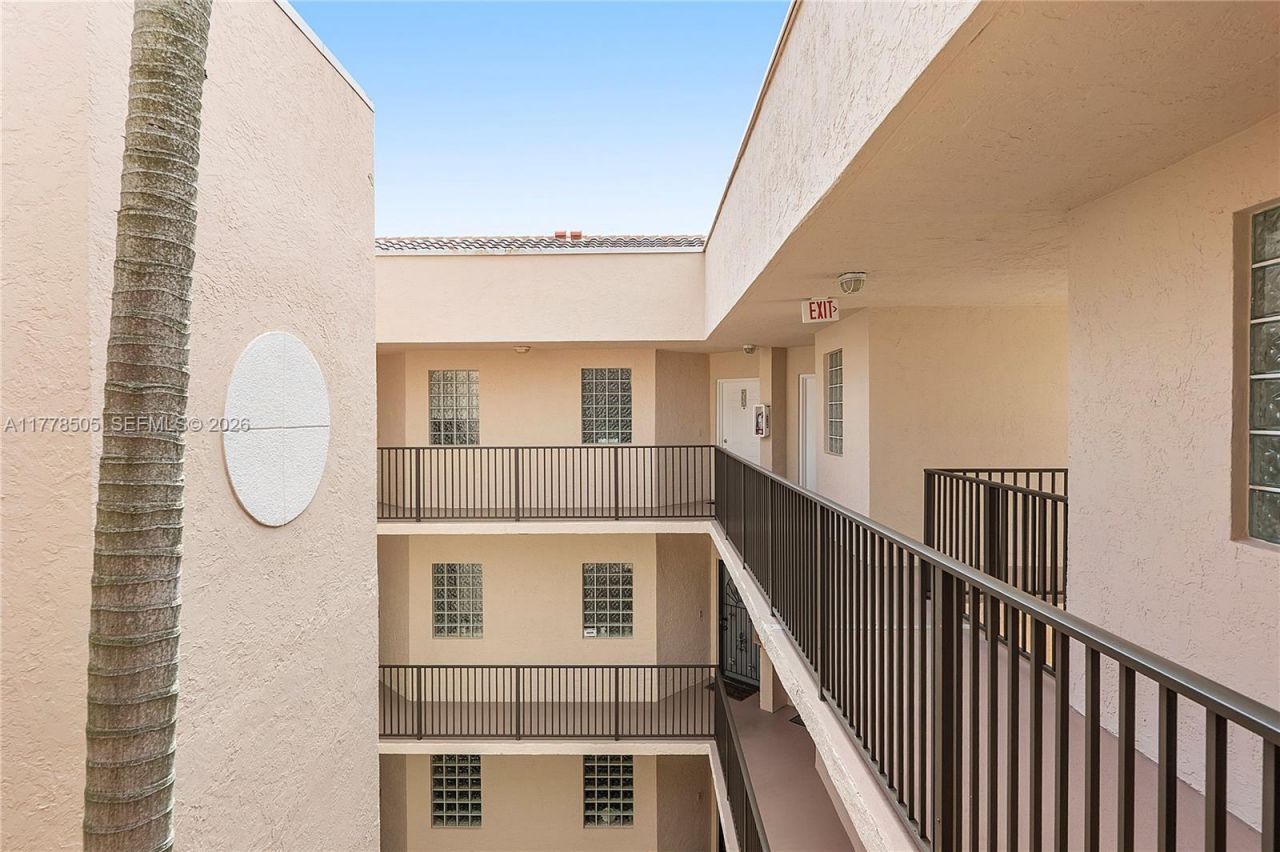 4101 E Coral Tree Cir, Unit 313, Coconut Creek, FL 33073 Photo