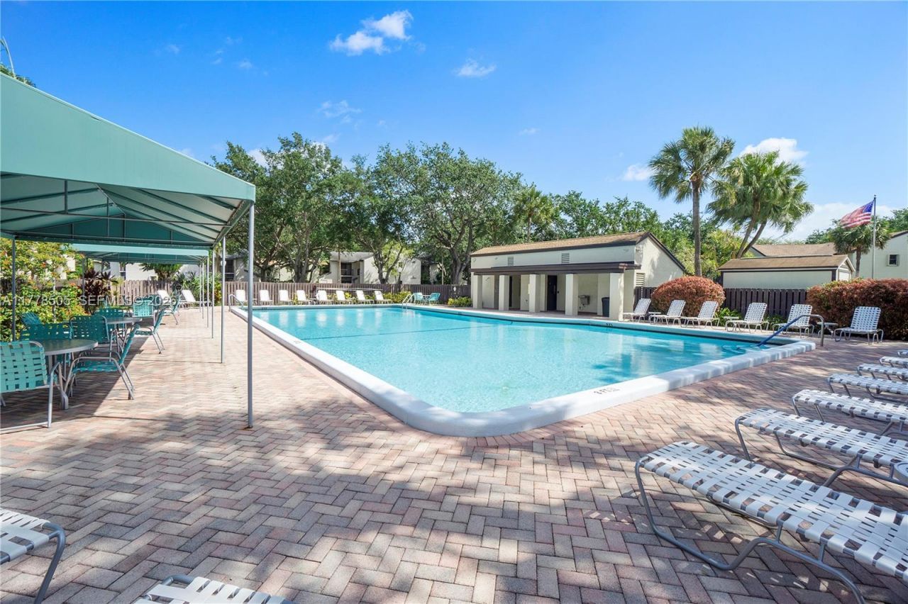 4101 E Coral Tree Cir, Unit 313, Coconut Creek, FL 33073 Photo
