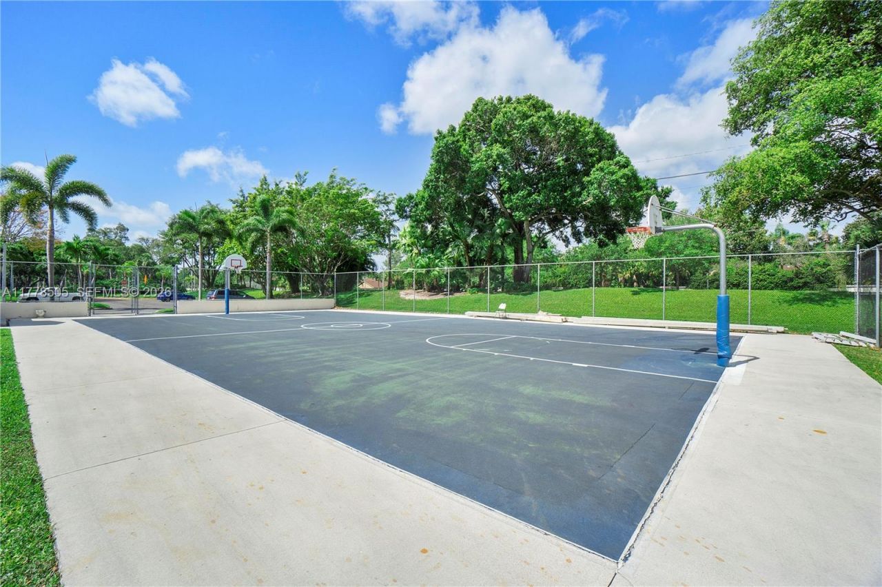 4101 E Coral Tree Cir, Unit 313, Coconut Creek, FL 33073 Photo