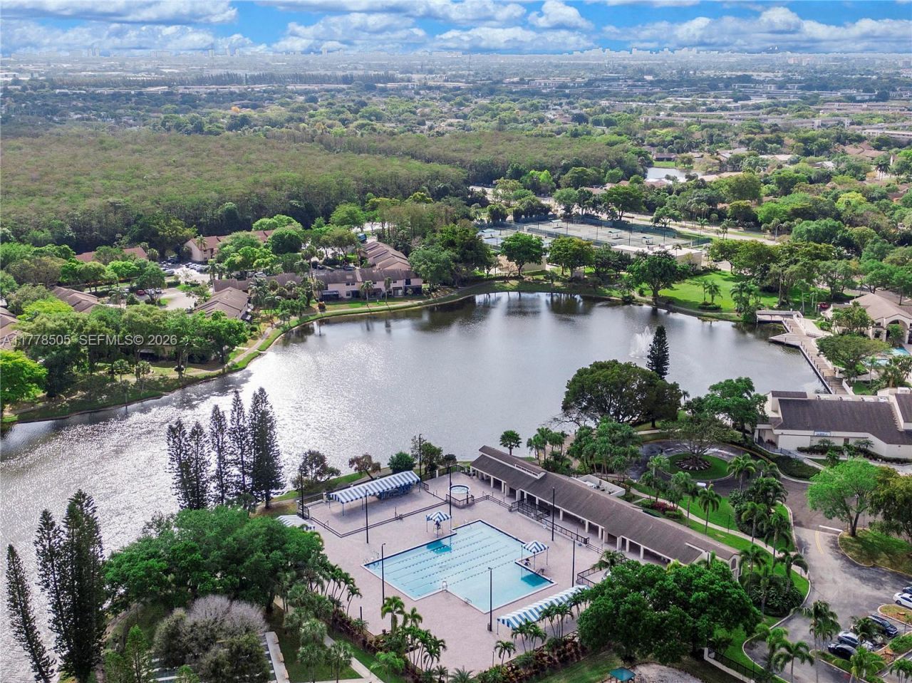 4101 E Coral Tree Cir, Unit 313, Coconut Creek, FL 33073 Photo