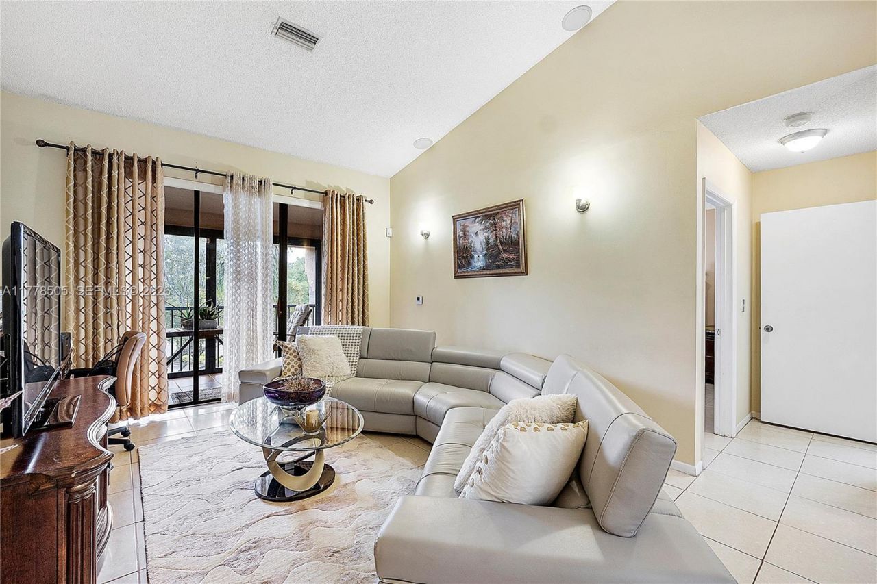 4101 E Coral Tree Cir, Unit 313, Coconut Creek, FL 33073 Photo