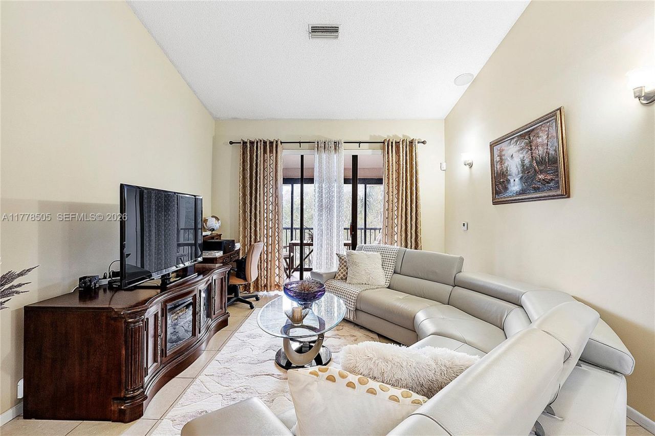 4101 E Coral Tree Cir, Unit 313, Coconut Creek, FL 33073 Photo