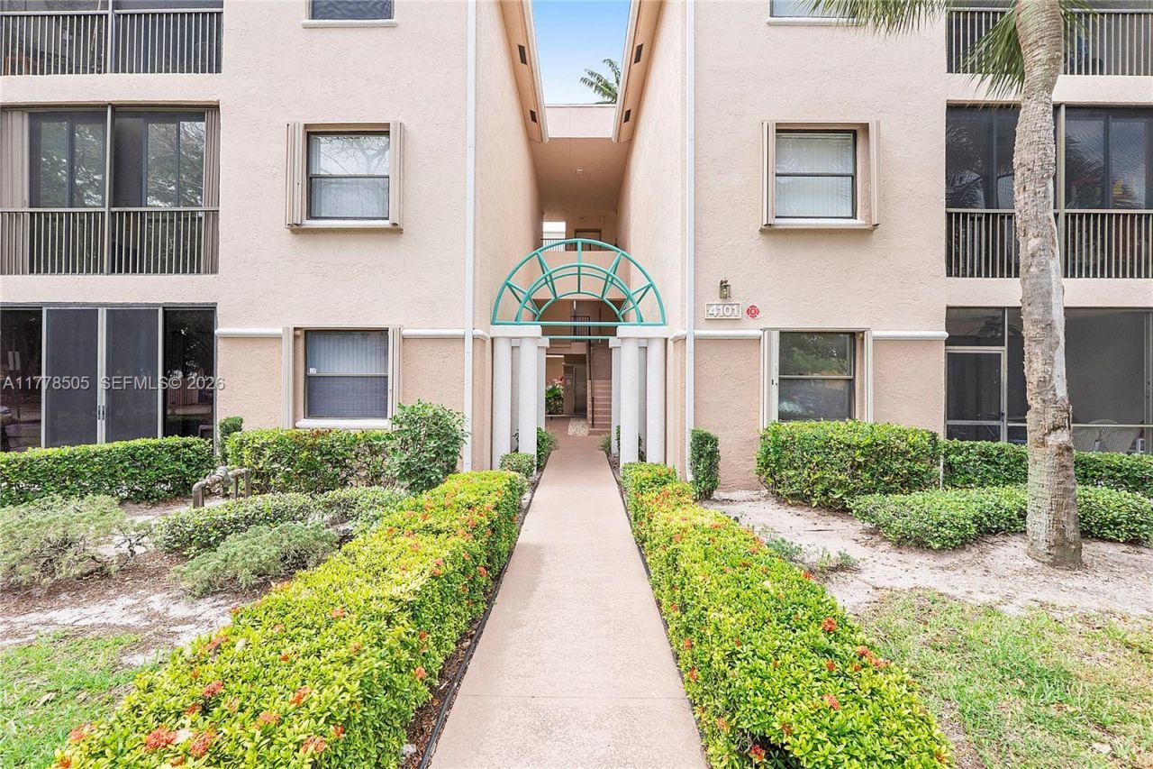 4101 E Coral Tree Cir, Unit 313, Coconut Creek, FL 33073 Photo